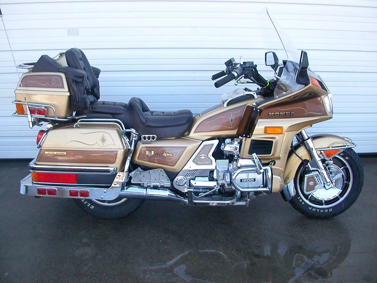 Honda gl1200 Gold Wing. Хонда Голд Винг 1200. Хонда Голдвинг gl 1200. Хонда Голд Винг 1800.