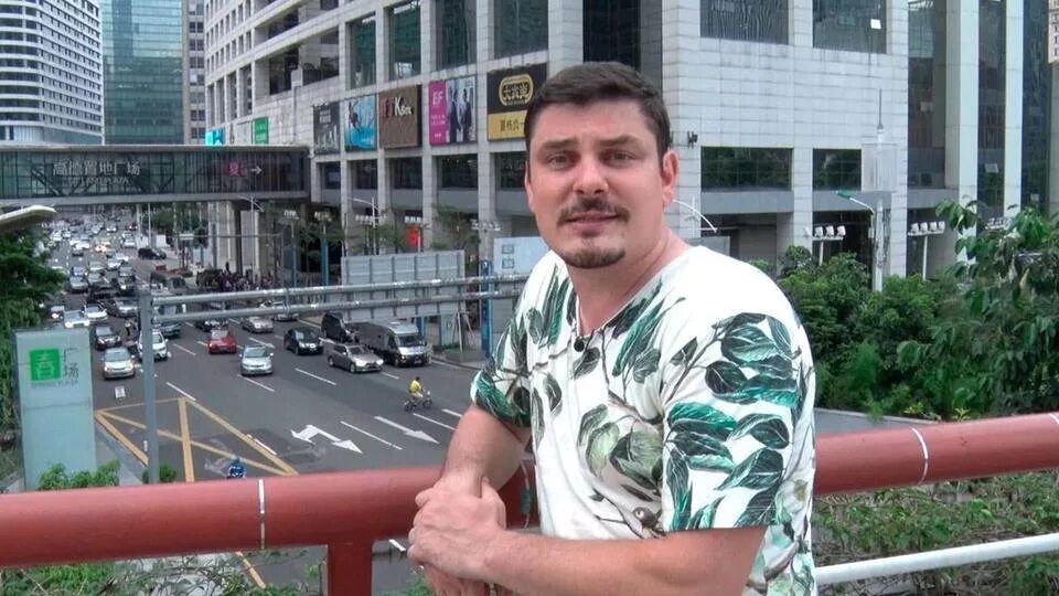 Первый канал открытие китая. Открытие китая с евгением колесовым. Путешествия по китаю с евгением колесовым. Открытие китая новое. Передача про китай с колесовым.