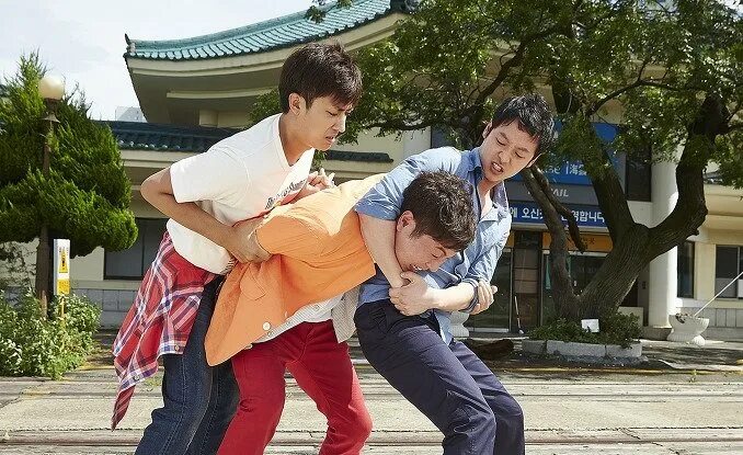 Three summer days. Корейские комедии. Трое корейский триллер.