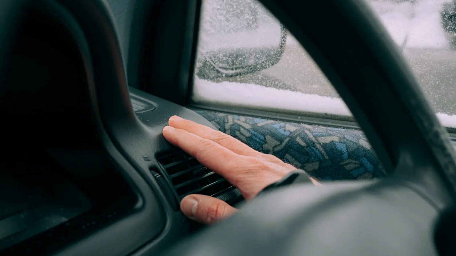 Прогрев салона. Холод в машине. холодно в салоне авто. прогрев салона зимой. кондиционер в машине зимой.