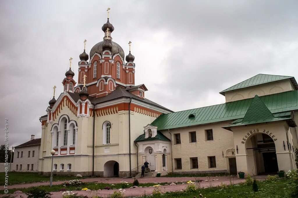 Монастырь воздвижения честного креста. Монастырь воздвижения честного креста