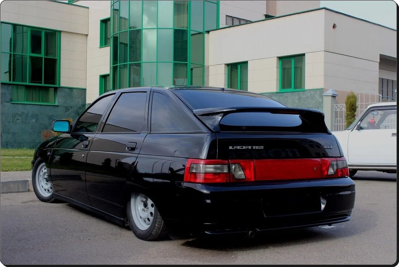 Как выглядит черная 12 Светодиодные фонари Lada 21124, 1,6 л, 2007 года тюнинг DRIVE2