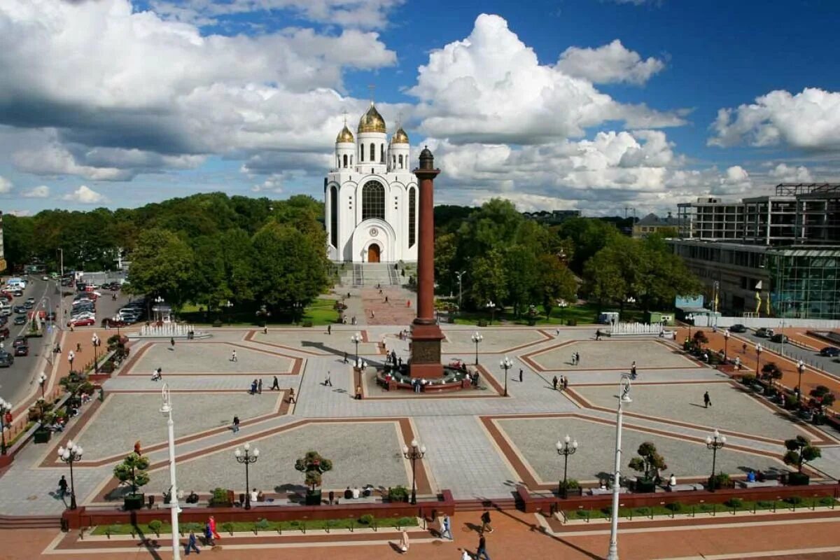 Фотографии достопримечательности города. Центральная площадь Победы Калининград. Калининград центр города площадь. Стелла на площади Победы Калининград. Главная площадь Калининграда.