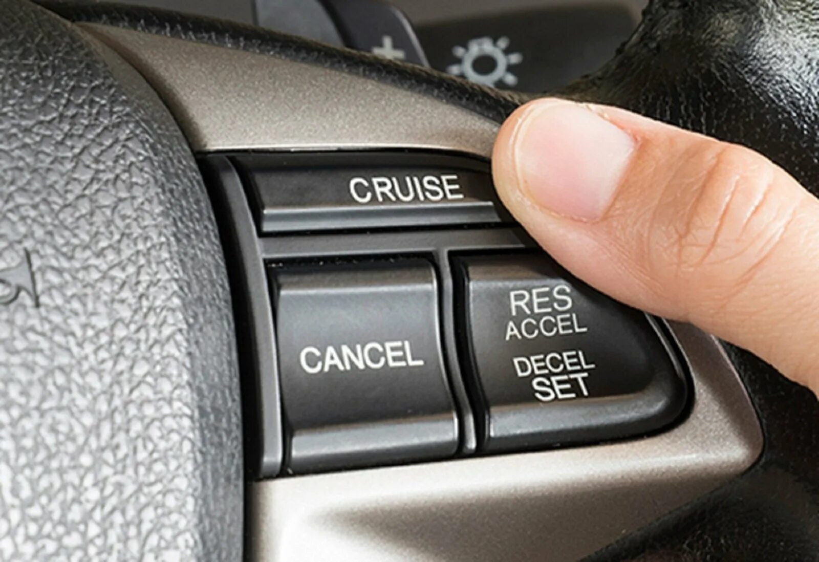 Круиз контроль что это. Система cruise control. кнопка круиз контроль на машине фотографию. cars life круиз контроль. cruise control шины.