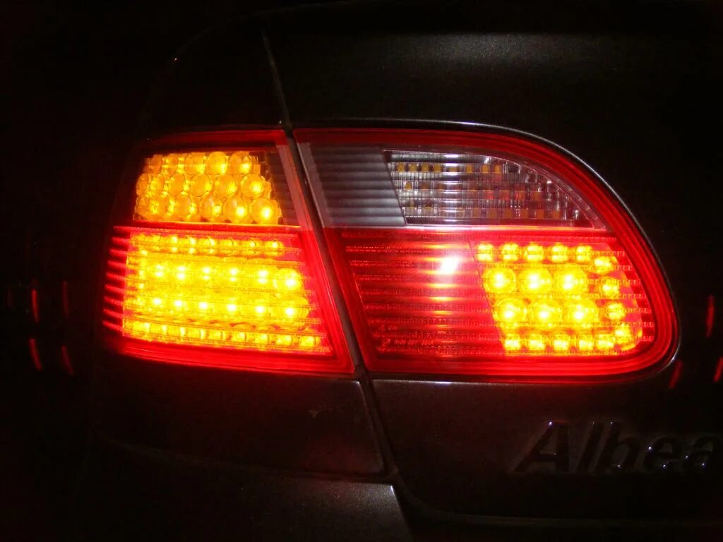 Фиат альбеа 1. Задний фонарь фиат альбеа. Фиат альбеа фонарь задний левый артикул. Фонари задние альбеа. Фонари задние альбеа.