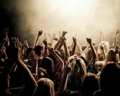 Crowd song