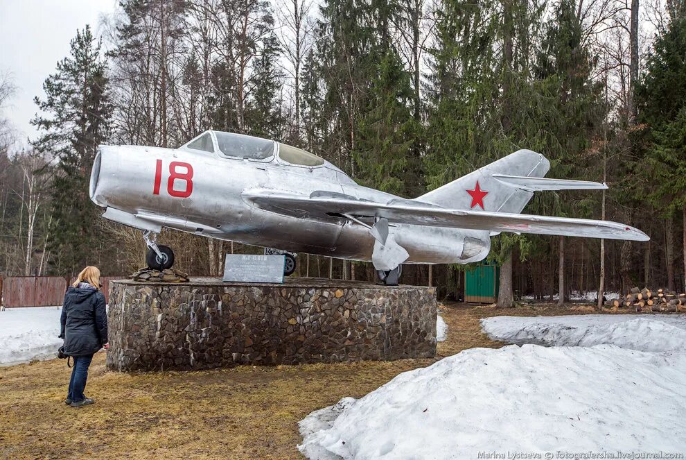 На каком самолете гагарин совершил. Самолёте миг-15ути Гагарин. Место гибели Гагарина. Миг 15 Юрия Гагарина. Место гибели Юрия Гагарина.