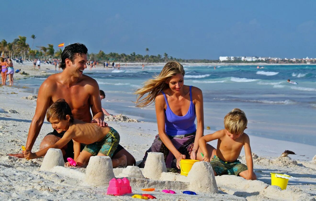 пляжные игры мамы. пляжные игры мамы. игра волейбол на пк. мама с малышом на пляже. пляжные игры.