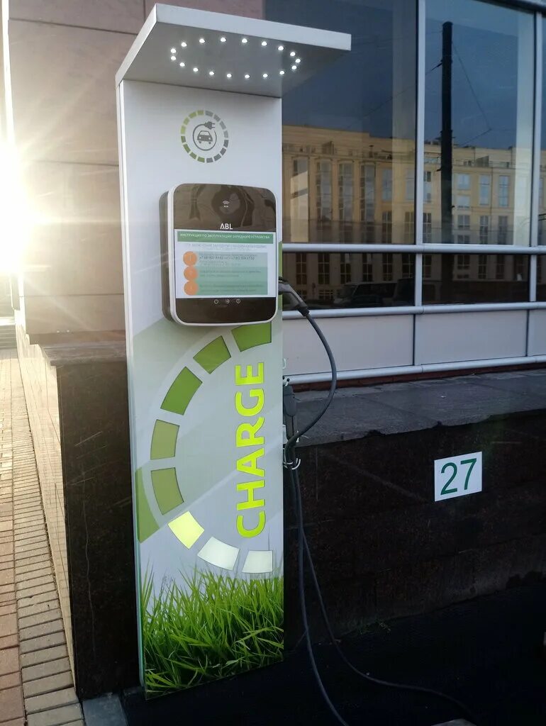 зарядные станции для электромобилей. станция зарядки ленэнерго. яблочков зарядные станции для электромобилей. электрозарядных станций россети. заправка электромобилей.