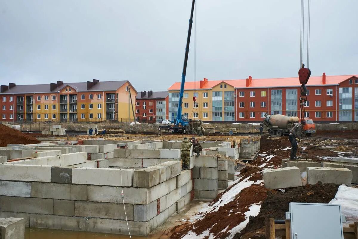 Российский ход строительства. Гатчина гарденс ход строительства 2025 год. строительство 2025. новая охта 2025 стройка. ширяево стройка 2025.