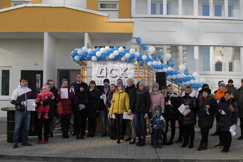 Вручение квартиры. Очередь сирот город липецк. Очередь для детей сирот липецк. Очередь на жилье детям сиротам липецкая область. Очередь на жилье детям сиротам липецкая область.