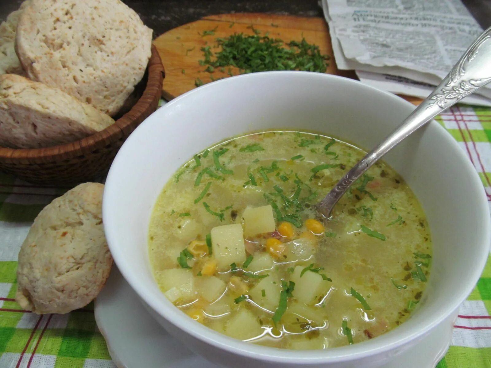 Суп картофельный (с клецками и шпиком). Швабский картофельный суп. Суп куриный с картофелем. Суп с картофелем и кукурузой. Суп мясо картошка морковь