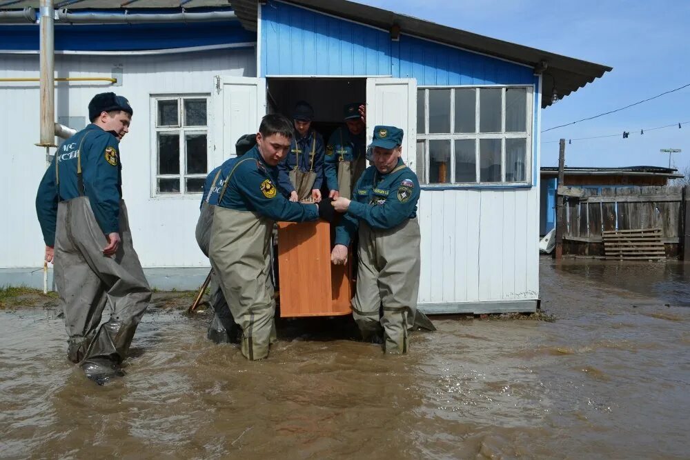МЧС России наводнение. Наводнения в Тюменской области Ишим. Наводнение в Ишиме МЧС.