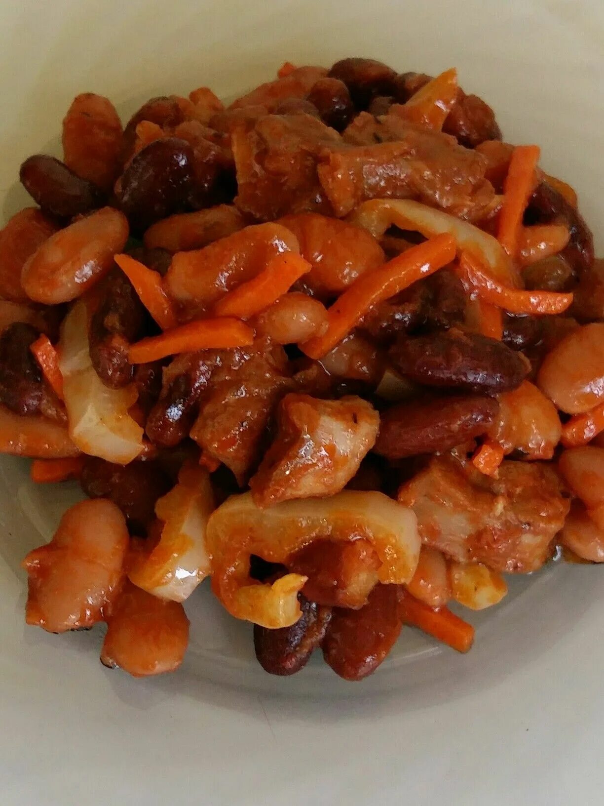 Рецепт фасоль с мясом и овощами. Фасоль с овощами. тушеная фасоль. фасоль тушеная с овощами. фасоль красная тушеная с овощами.