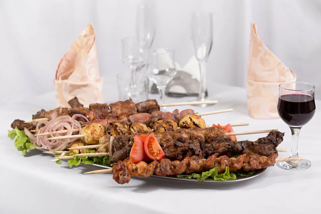 Уголек шашлык. Шашлык на набережной. Шашлык угольки. Уголёк шашлык на заказ ростов дону. Уголек шашлык.