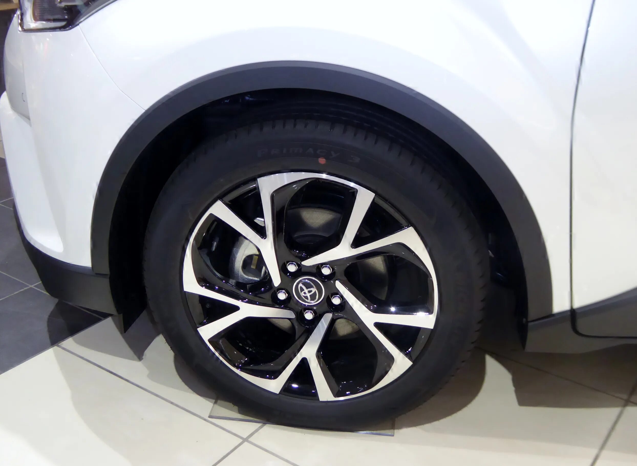 Двойной обод да-40 28 дюймов. Гибридное колесо. Соната 2018 колеса. Колеса гибрид. Дизайнерское колесо для машины.