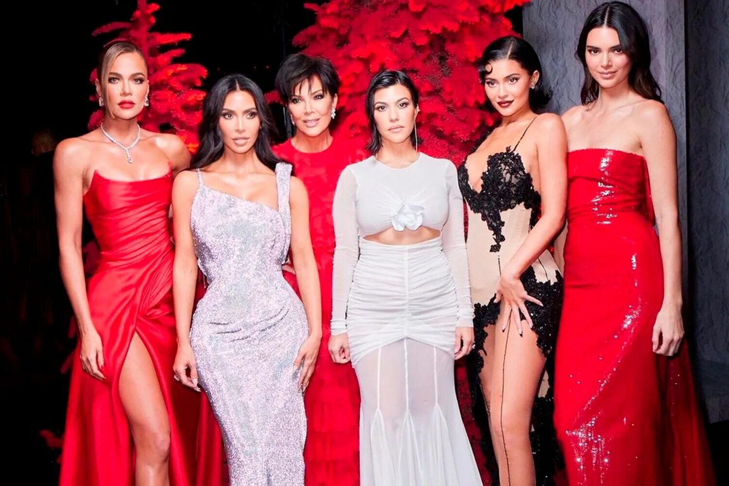 Семьи кардашьян - дженнер 2023. Семейство кардашьян 2023. Сестры кардашьян. Семья кардашьян 2022. Семейство кардашьян 2022.