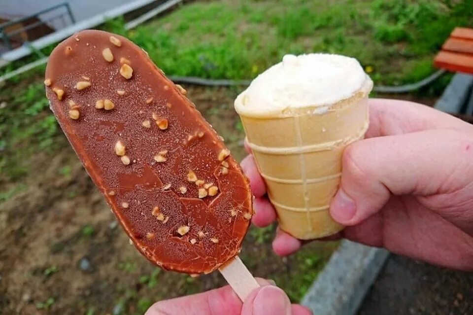 Нижегородское мороженое производители. Мороженое в стаканчике. Вафельный стаканчик для мороженого. Некачественное мороженое. Эскимо в стаканчике.