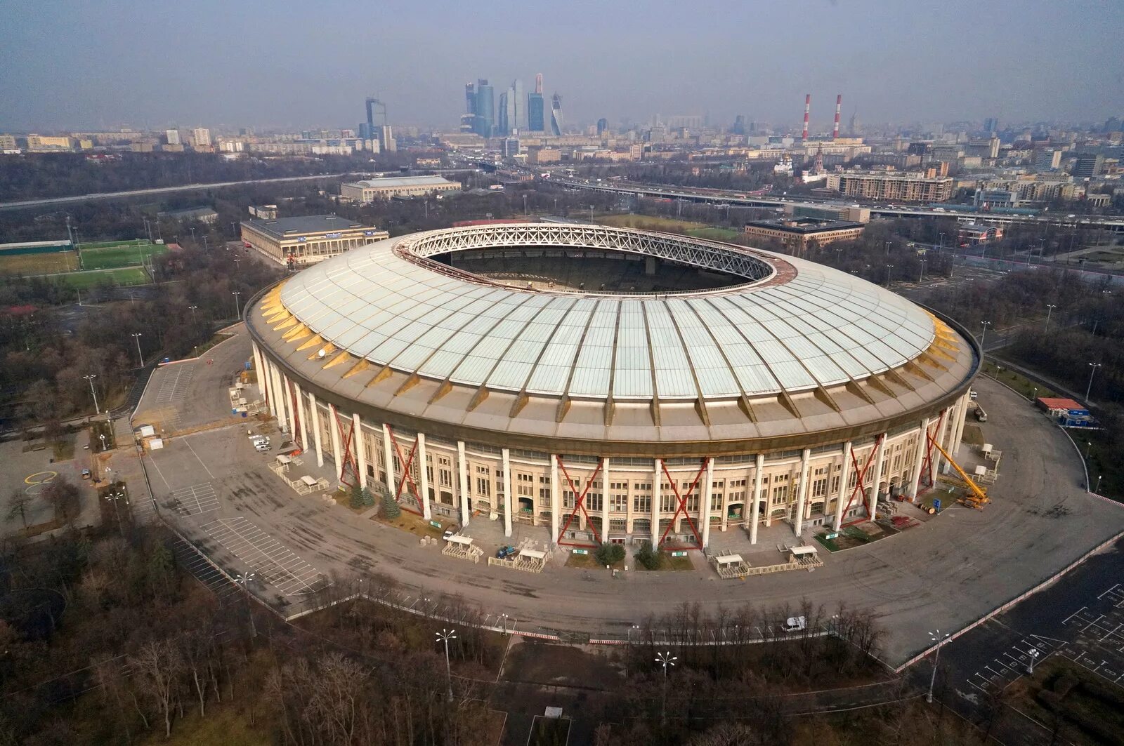 Стадион москва работа. Стадион Лужники Москва. Спортивный комплекс Лужники в Москве. Большая Арена Лужники. Центральный стадион Лужники.