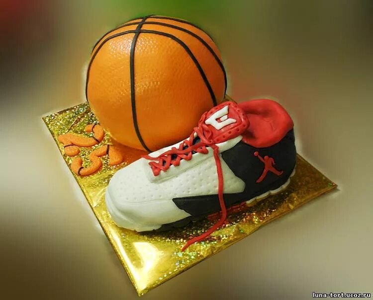 Рождения тренеру. Подарки баскетбольная тематика. С днём рождения баскетболисту. Торт для тренера по баскетболу. Открытка баскетболисту.