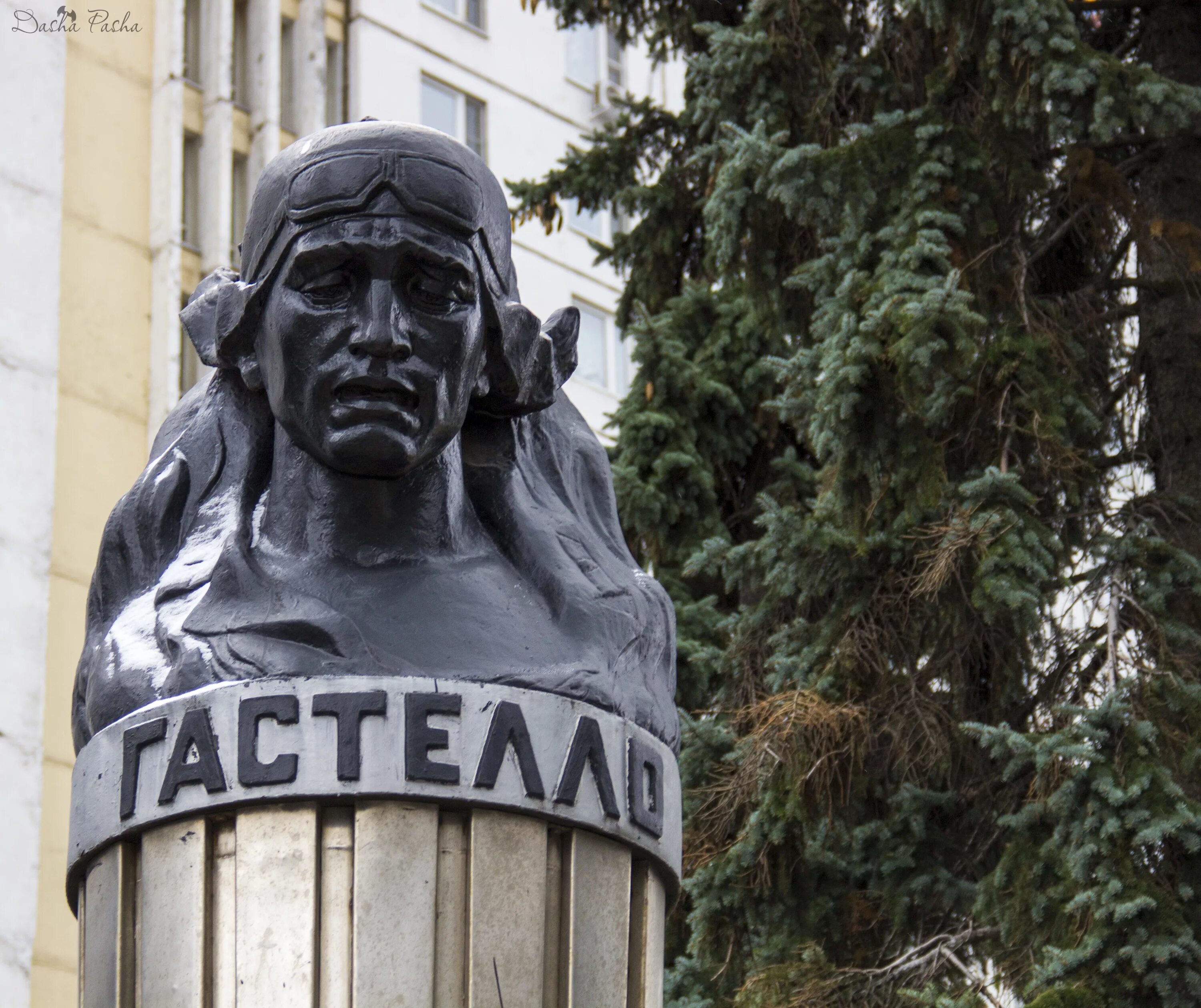 Где памятник. Николай Францевич Гастелло памятник. Николай Гастелло памятник. Памятник Гастелло в Москве в Сокольниках. Николай Гастелло памятник в Москве.