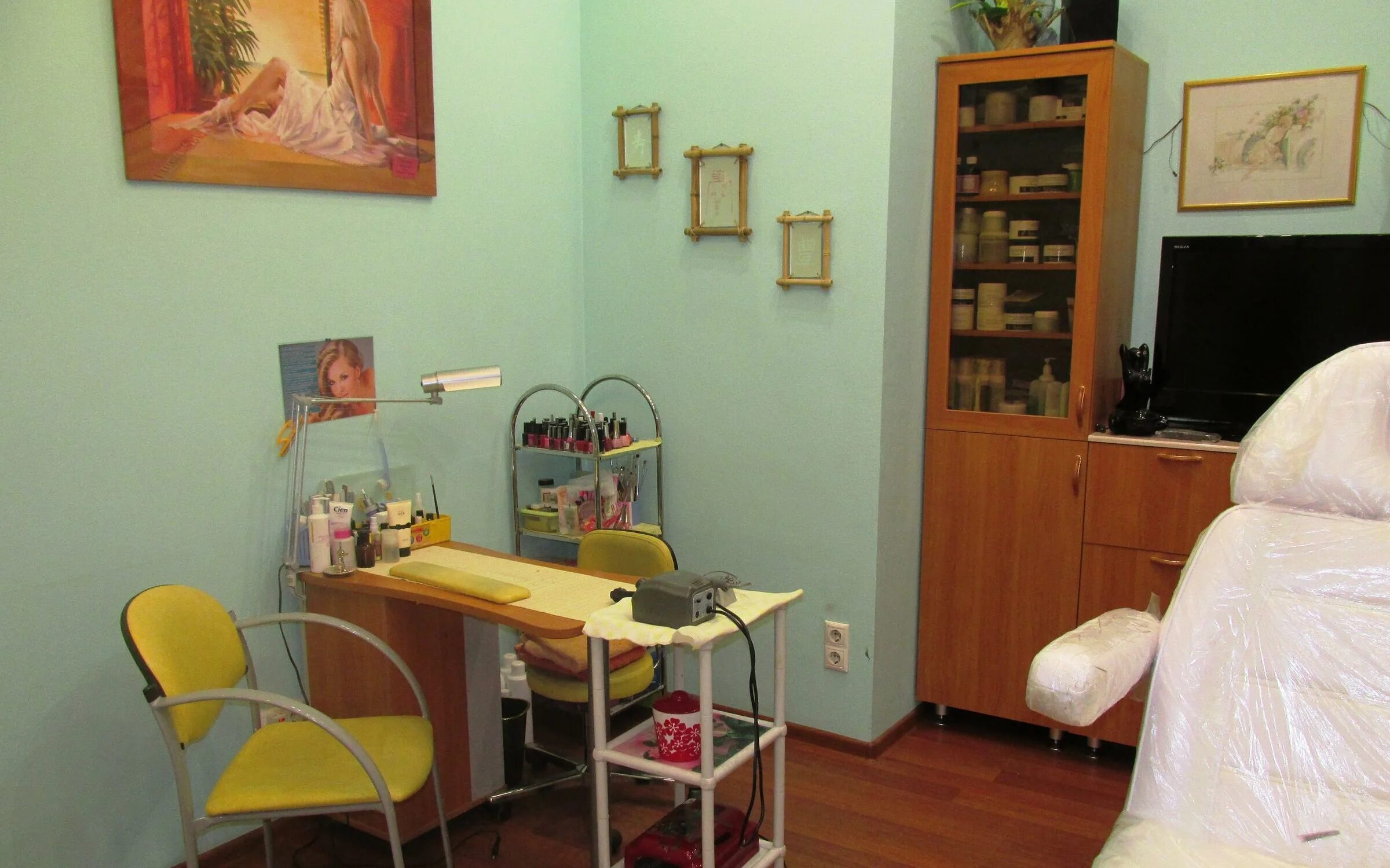 Истерика салон красоты спб. Лермонтова салон красоты махачкала. Студия маникюра миндаль лермонтовский проспект. Салон красоты миндаль. Салон красоты ростов-на-дону.