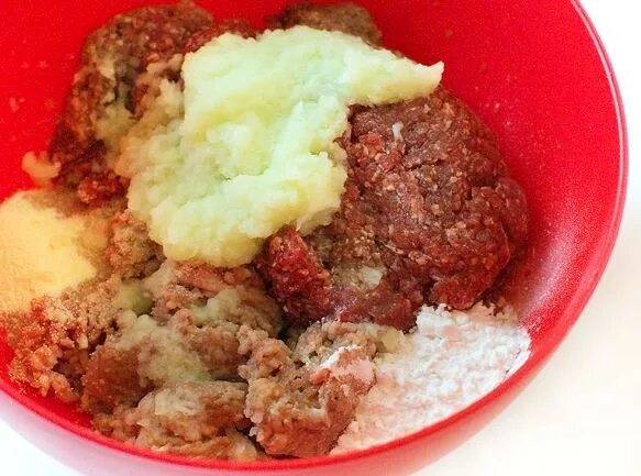 Зраза с манкой. Зразы с манкой. зразы из манки с фаршем. зразы мясные в манке. манка с мясом.