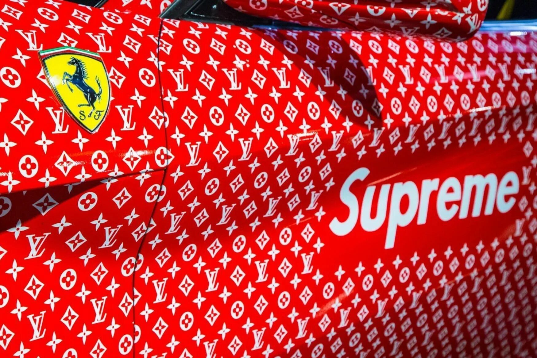 Купить supreme x. Суприм Луи Виттон. Феррари Louis Vuitton. Louis Vuitton x Supreme коллаборация. Винил Суприм Луи Виттон.