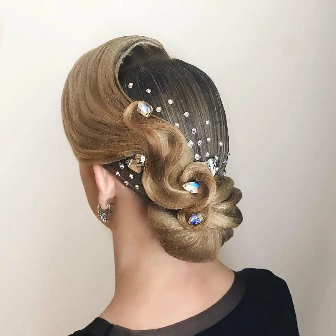 Сделать бальную прическу. Причска дл бальныхитанцев. Прически для бальных танцев. Прически для спортивных танцев. Причска дл бальныхитанцев.