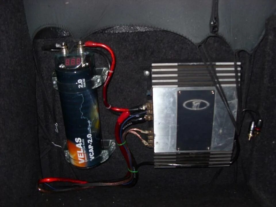 Как проверить накопитель. Как проверить накопитель. Конденсатор сабвуфера авторусь. Схема подключения накопителя для сабвуфера. Накопитель для аккумулятора автомобиля.