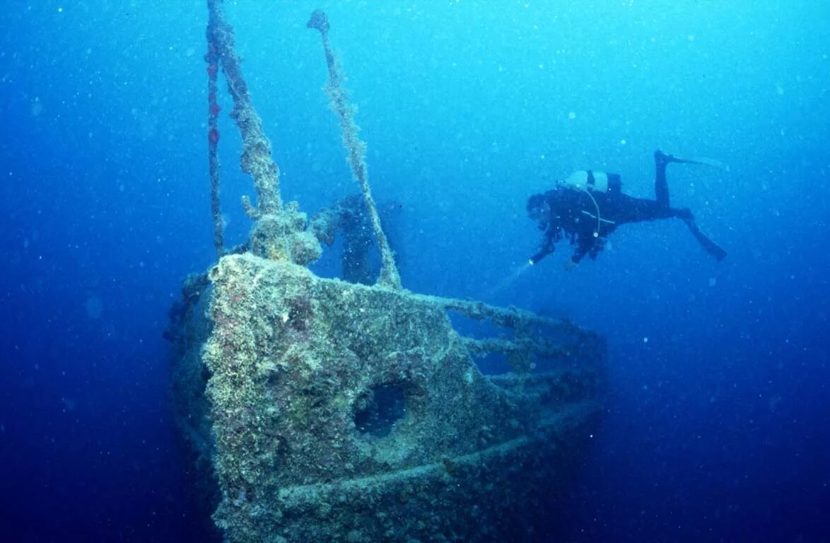 Затонувшие корабли на дне моря. Дайвинг затонувший корабль Шри-Ланка. Архипо-Осиповка затонувший корабль. Корабли под водой. Дайвинг затонувшие корабли.