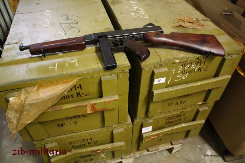 Склад оружия автоматов ак74. Ящик калашей. Акм в ящиках. Тт пистолеты в ящиках. Укупорочный ящик для автоматов ак-47.