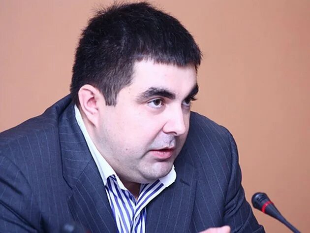 Голов геннадий иванович. Консервативный сенатор. Голов сенатор. Сергей перминов. Руководитель аппарата совета федерации голов геннадий иванович.