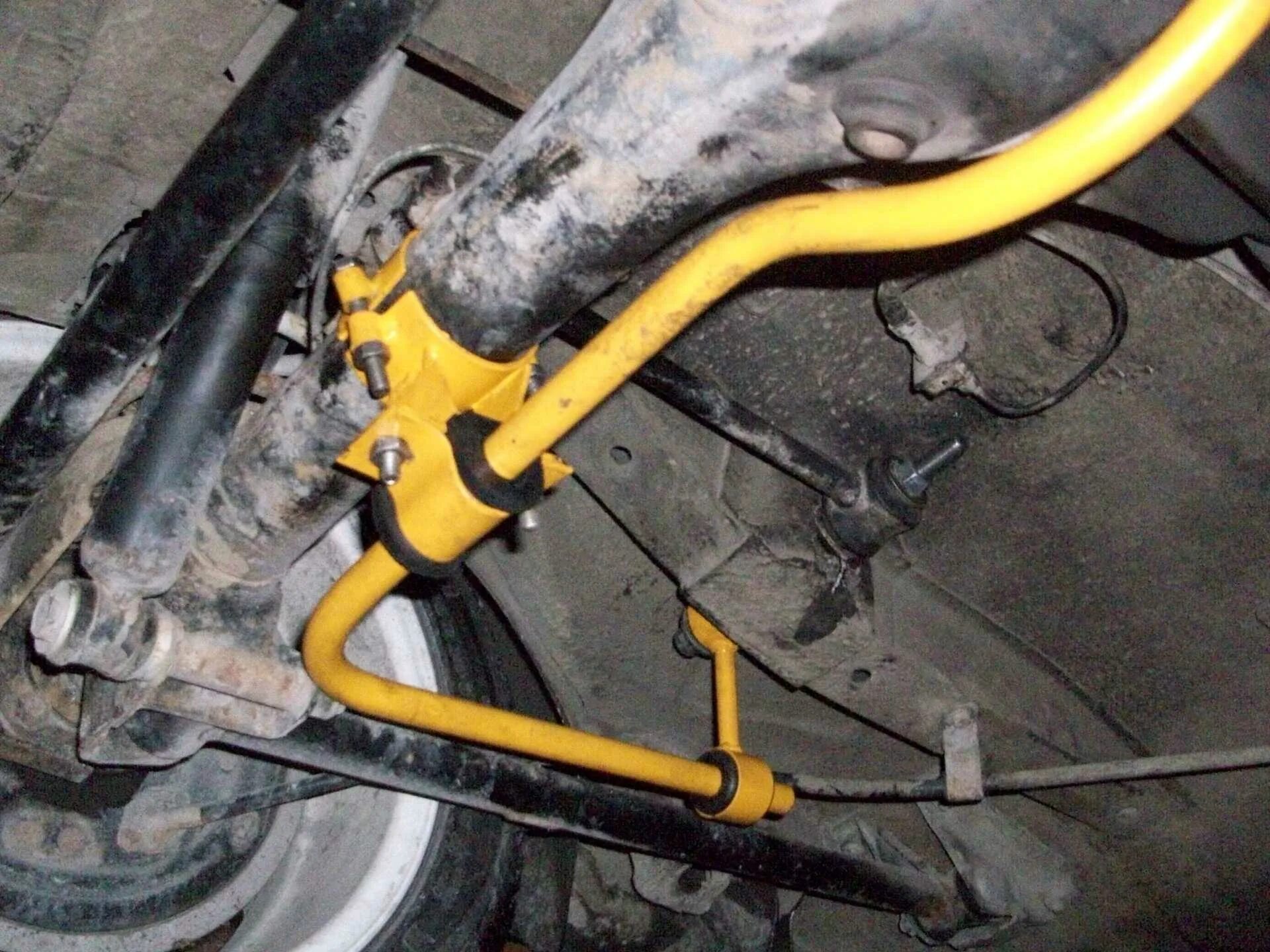 Крепление переднего стабилизатора ваз 2107. Стабилизатор поперечной устойчивости ваз 2112. Стабилизатор поперечной устойчивости ваз 2107. Стабилизатор ваз 2112 передний. Резинки на стабилизатор поперечной устойчивости ваз 2107.