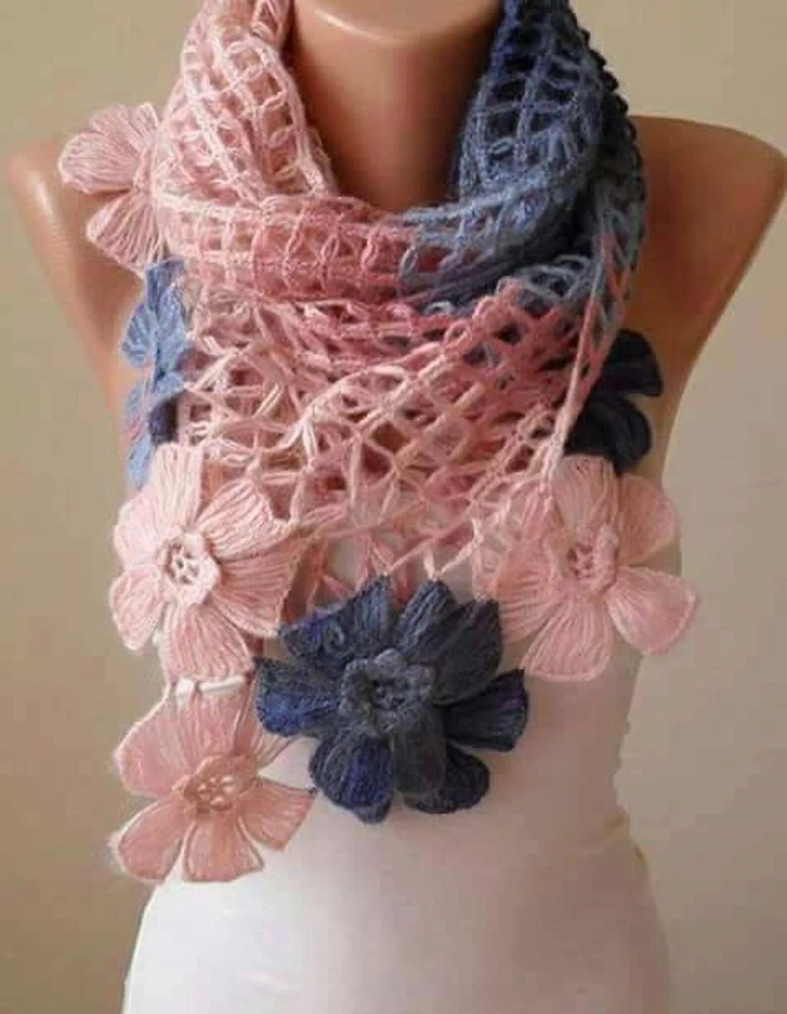 Вяжем красивый шарф. Оригинальный шарфик крючком. Шарфик крючком для женщин. Необычные шарфы крючком. Необычные шарфики крючком.