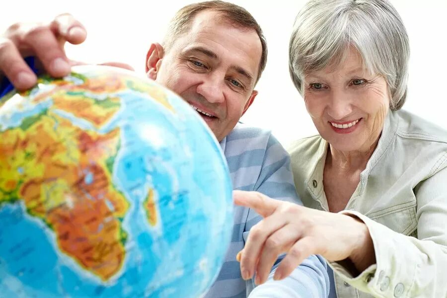 Хорошо жить за границей. Социальный туризм. Туризм пожилых. Пожилые люди путешествуют. Пожилые люди за границей.