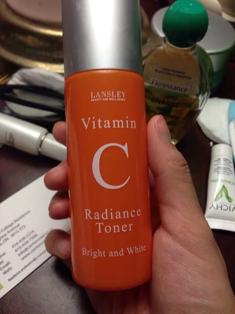 Radiance vitamins. Тоник с витамином с. Тоник для лица с витамином с. Тоник для лица оранжевого цвета. Тонер с витамином с.