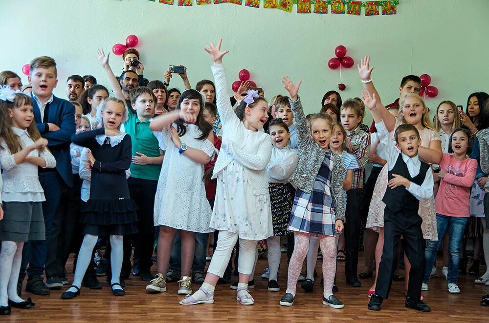 школа радуга махачкала. школа радуга ялта. радуга образовательное учреждение. школа радуга курск. яркие фасады детских садов.