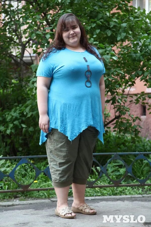 Девушка весом 100 кг. Мир наизнанку балерина клубника. Толстые женщины. Дана фальсетти плюс сайз. Женщины 80кг 90кг 100кг.