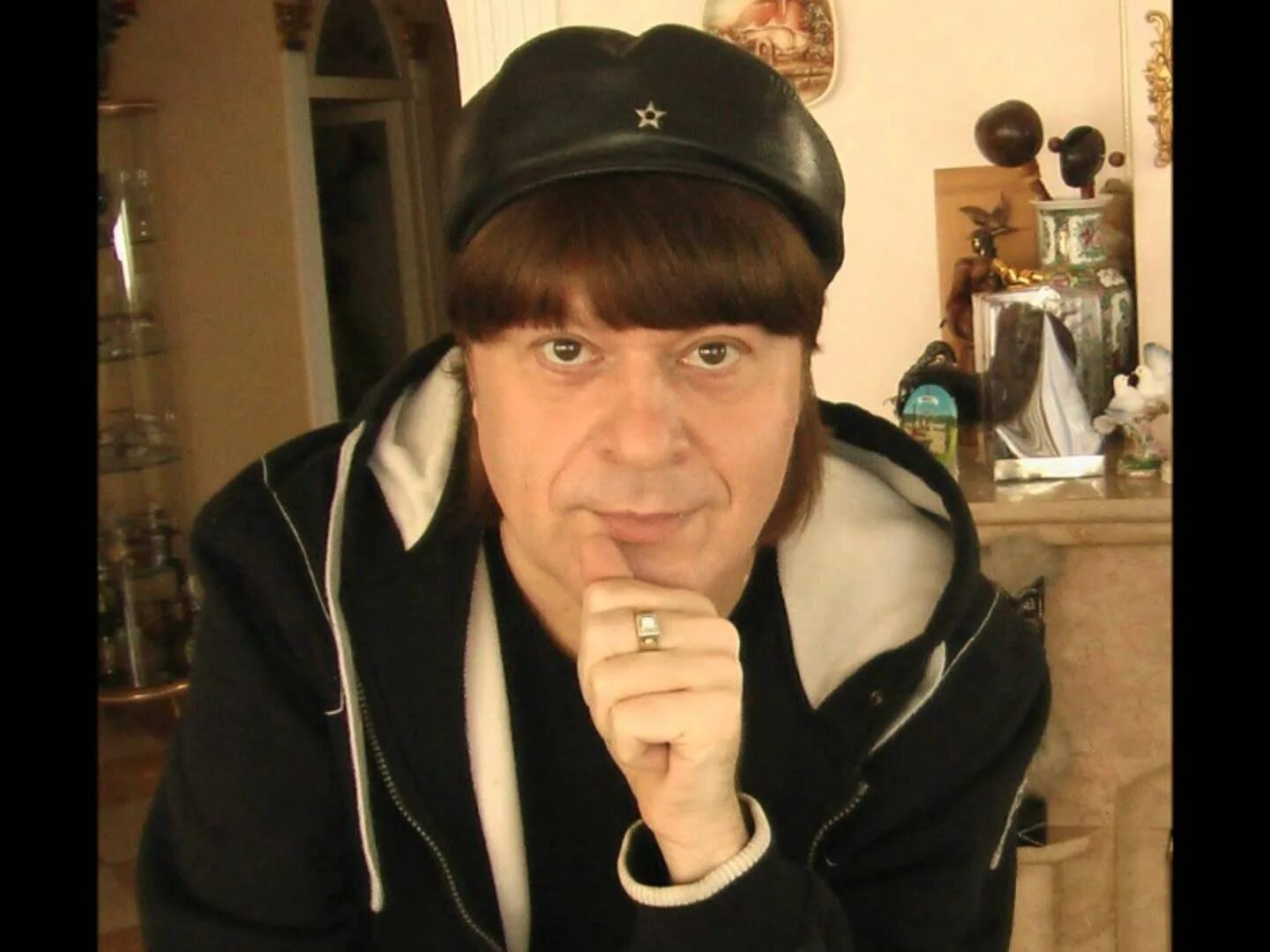 Виктор королев в молодости. Виктор королев. 1991 виктор королев. Виктор королев фото. Диски компакт виктор королев.