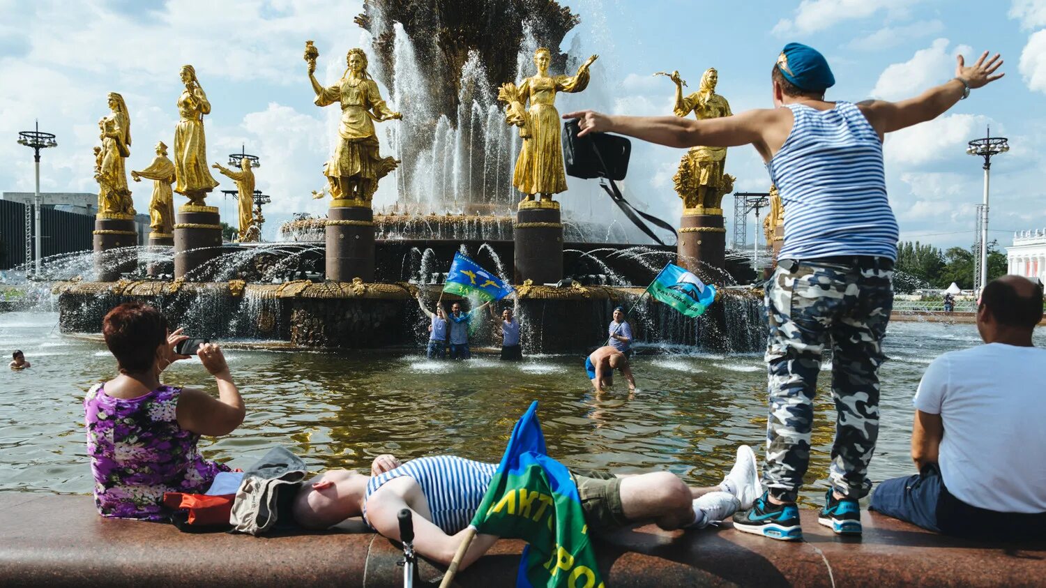2 августа в мире