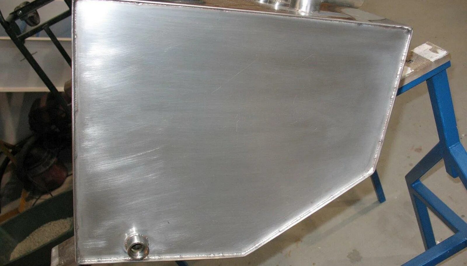 Металлическая емкость титановая. Изделия из металла сварка. Детали из нержавейки. Сварные трубы из нержавейки. Изготовить из нержавейки.