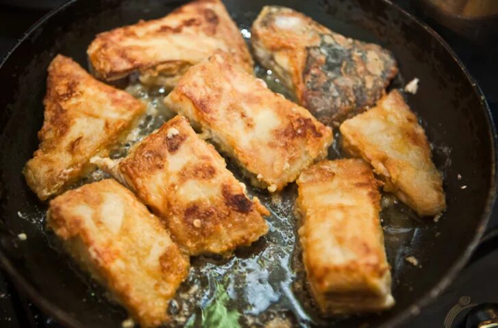 Камбала запеченная в духовке. Камбала жареная фото. Тюрбо в духовке. Камбала калкан черноморская. Камбала кусочками как приготовить.