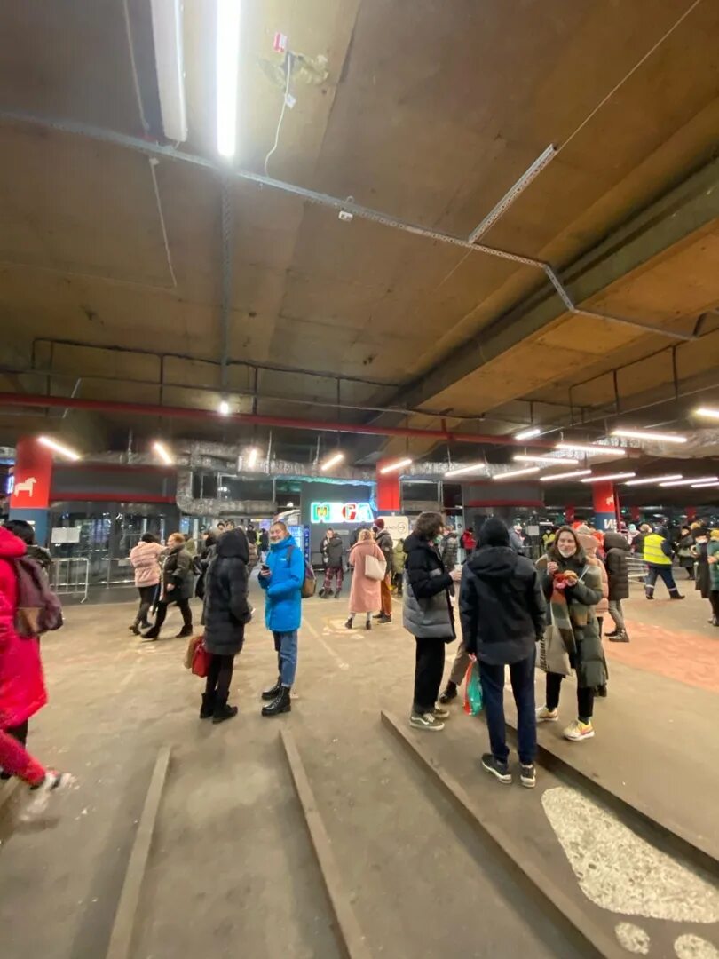 Мега омск эвакуация. 11. В меге эвакуация сегодня дыбенко. Мегу эвакуируют. Эвакуация в меге омск сегодня.