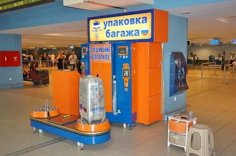 Упаковка багажа в аэропорту