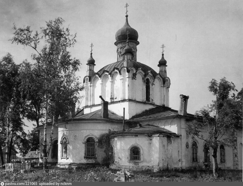 Новгород ул прусская. Церковь михаила архангела на прусской улице. церковь михаила архангела великий новгород. новгородская область храм архангела михаила. великий новгород в 19 веке.
