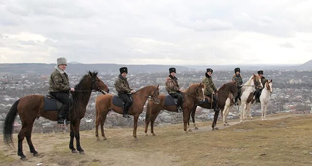 Конюшня пятигорск. Казачье Раздолье Пятигорск. Казаки Пятигорска. Станица Горячеводская. Горячеводская Казачья община фото.