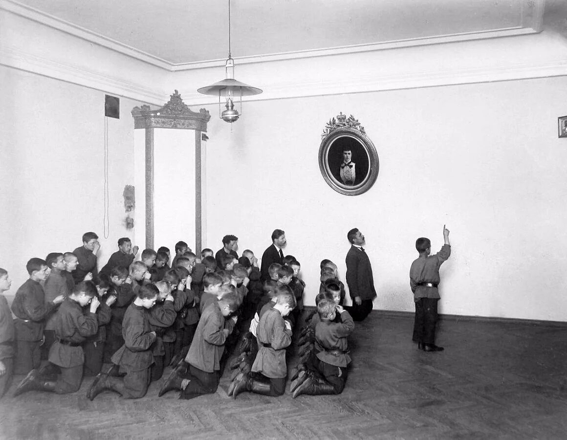 Сиротах в училище. Училище глухонемых в спб. попечительство императрицы марии федоровны о глухонемых. школа марии федоровны в павловске. сиротский институт марии федоровны.