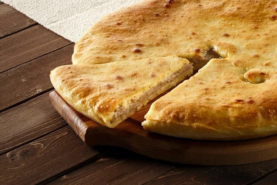 Осетинский пирог с курицей и грибами. Осетинский пирог картофджин. Осетинские пироги ашурова нальчик. Осетинский пирог с курицей. Осетинские пироги с сыром и зеленью.