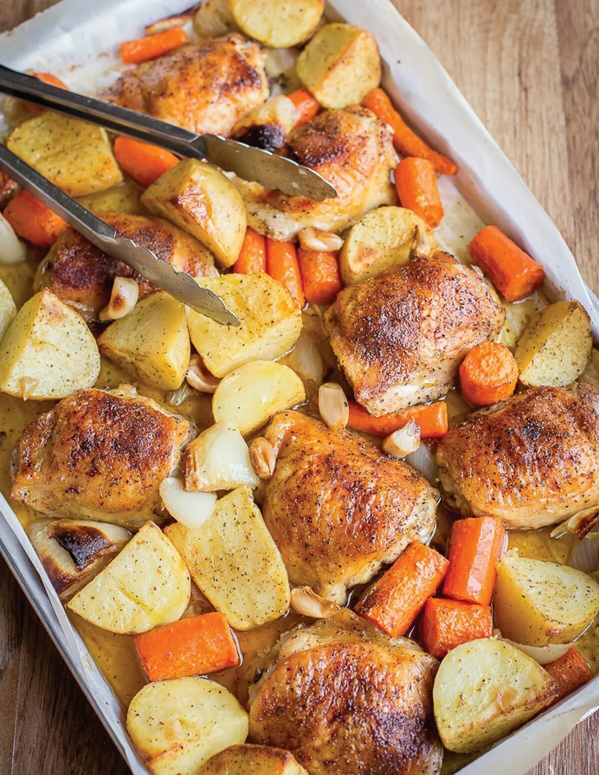 Блюда без овощей. Вкусный ужин. Курица с овощами в духовке. Курица в духовке с картошкой и овощами. Картофель с овощами в духовке.